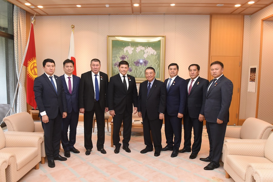 Members of the Jogorku Kenesh of Kyrgyzstan visit Speaker Oshima: Click on the title or picture to display topic details.