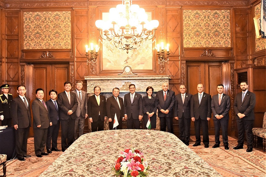 Speaker of the Jordanian House of Representatives visits Speaker Oshima: Click on the title or picture to display topic details.