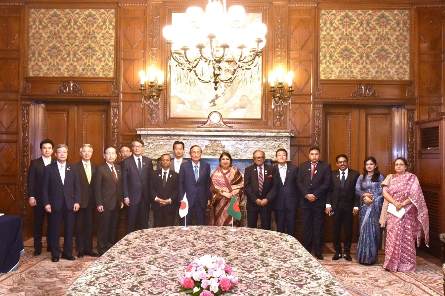 Bangladesh Speaker visits Speaker Hosoda: Click on the picture to display topic details.