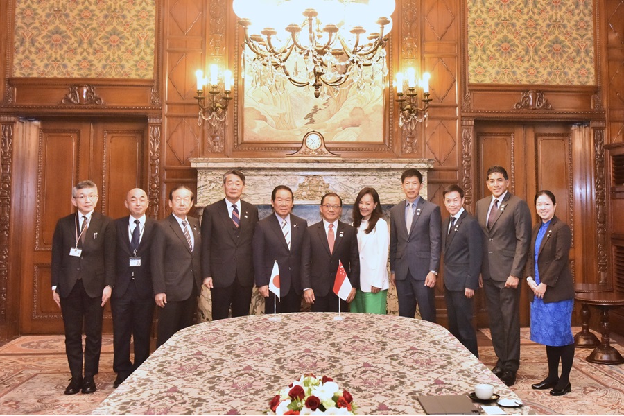Singaporean Speaker visits Speaker Nukaga: Click on the picture to display topic details.