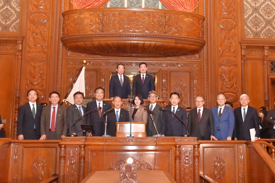 South Korean Speaker visits Speaker Nukaga: Click on the picture to display topic details.