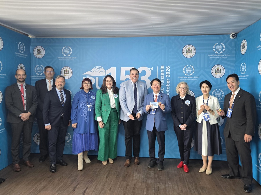 ��153��h�o�t�i�񍑋c����j��c�̎ʐ^�U�@	�N���b�N����Ɗg��ʐ^���������������܂�
