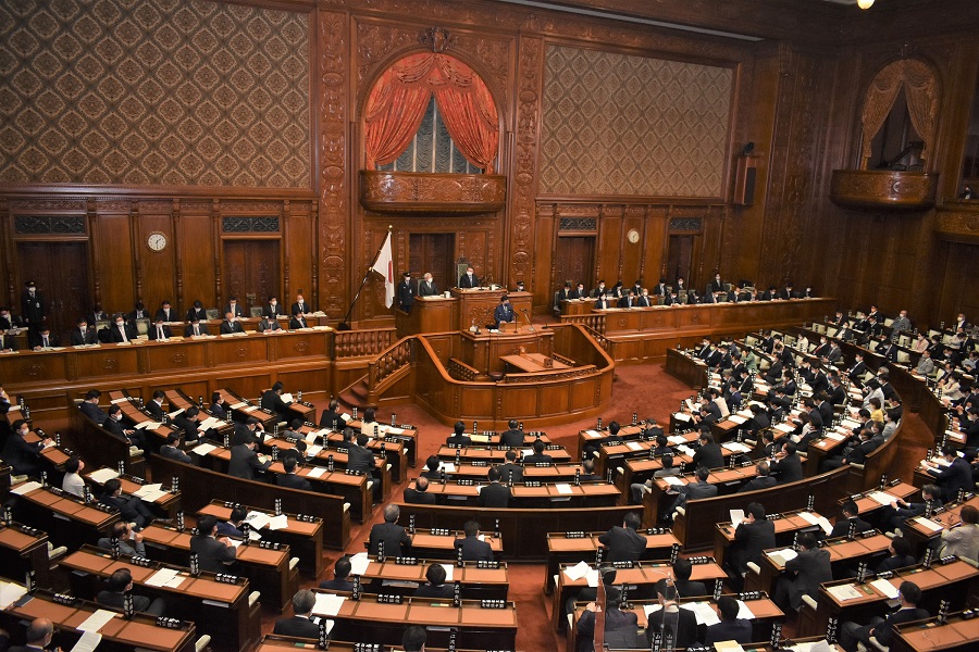 Questions to Ministers (Day 1) — The 205th Extraordinary Session of the Diet —: Click on the title or picture to display topic details.