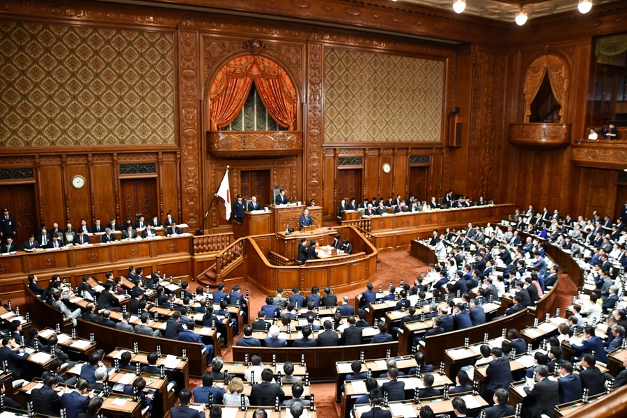 Questions to Ministers — The 214th Extraordinary Session of the Diet —: Click on the title or picture to display topic details.