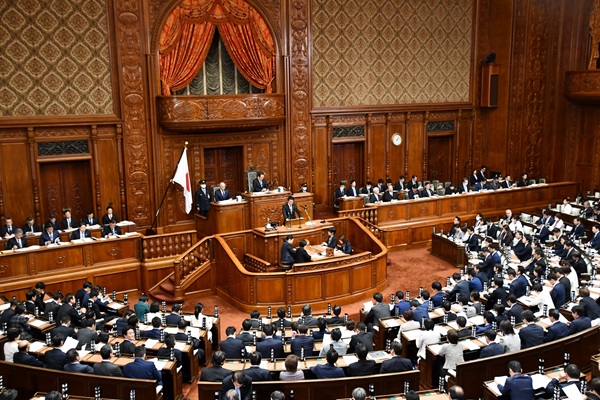 Questions to Ministers (Day 2) — The 216th extraordinary Session of the Diet —: Click on the title or picture to display topic details.