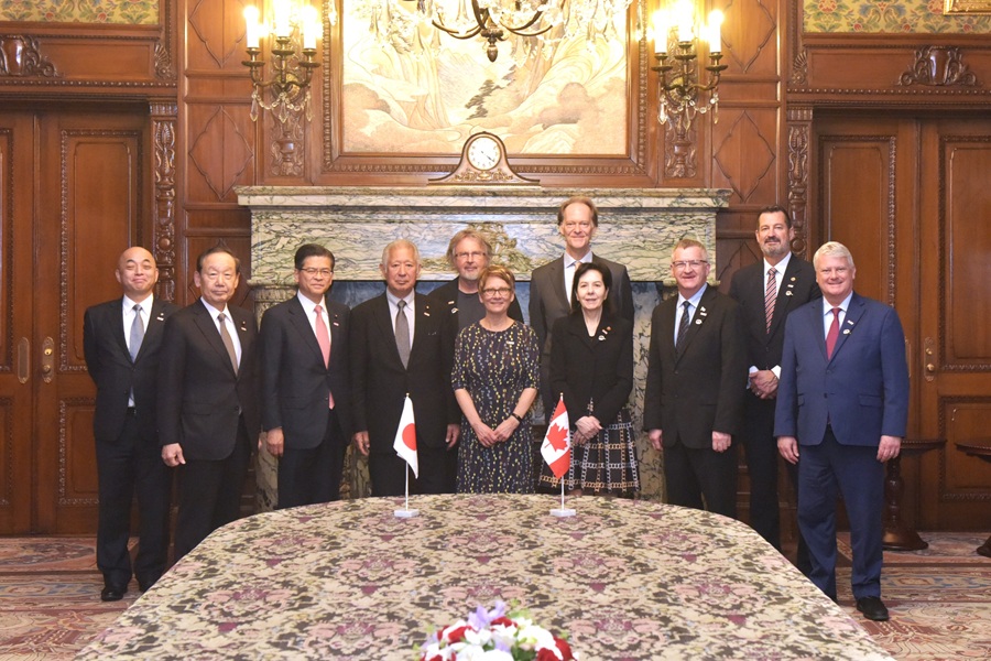 Canadian Senate Speaker visits Speaker Mori: Click on the title or picture to display topic details.