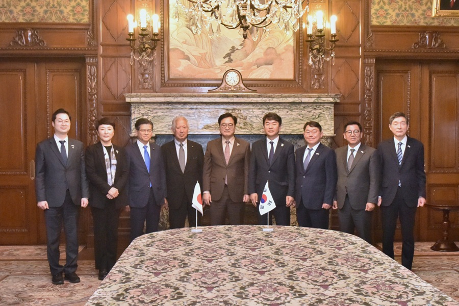 South Korean Speaker visits Speaker Mori: Click on the title or picture to display topic details.