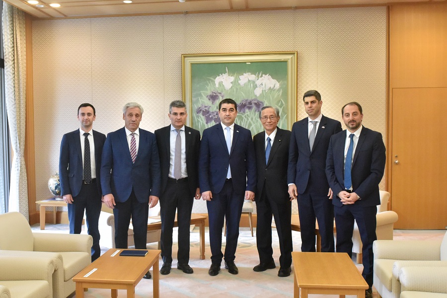 Georgian Chairman visits Speaker Hosoda: Click on the title or picture to display topic details.