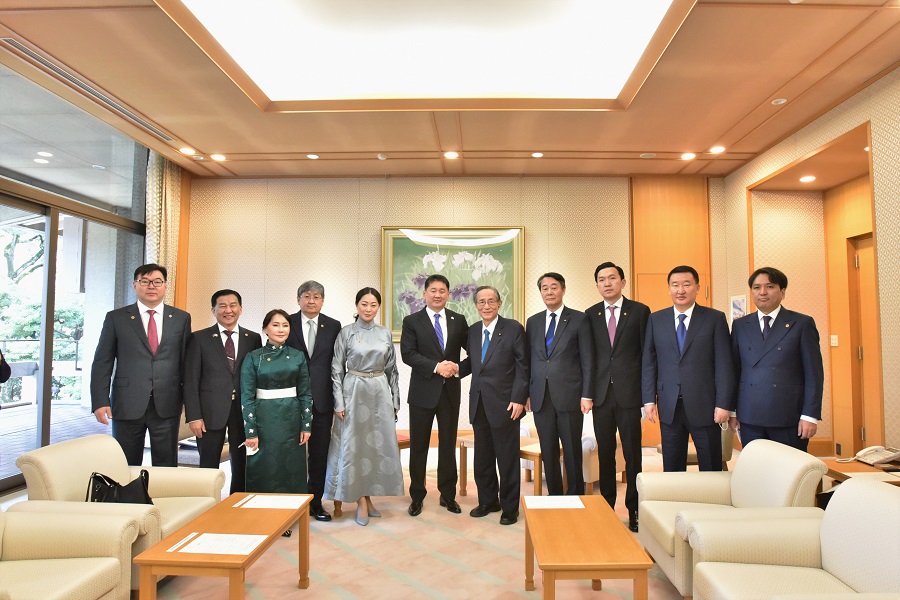 Mongolian President visits Speaker Hosoda: Click on the title or picture to display topic details.