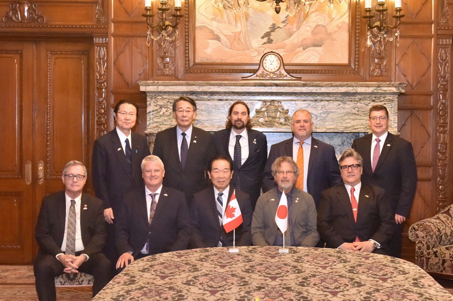 Canadian Parliament Members visit Speaker Nukaga: Click on the title or picture to display topic details.
