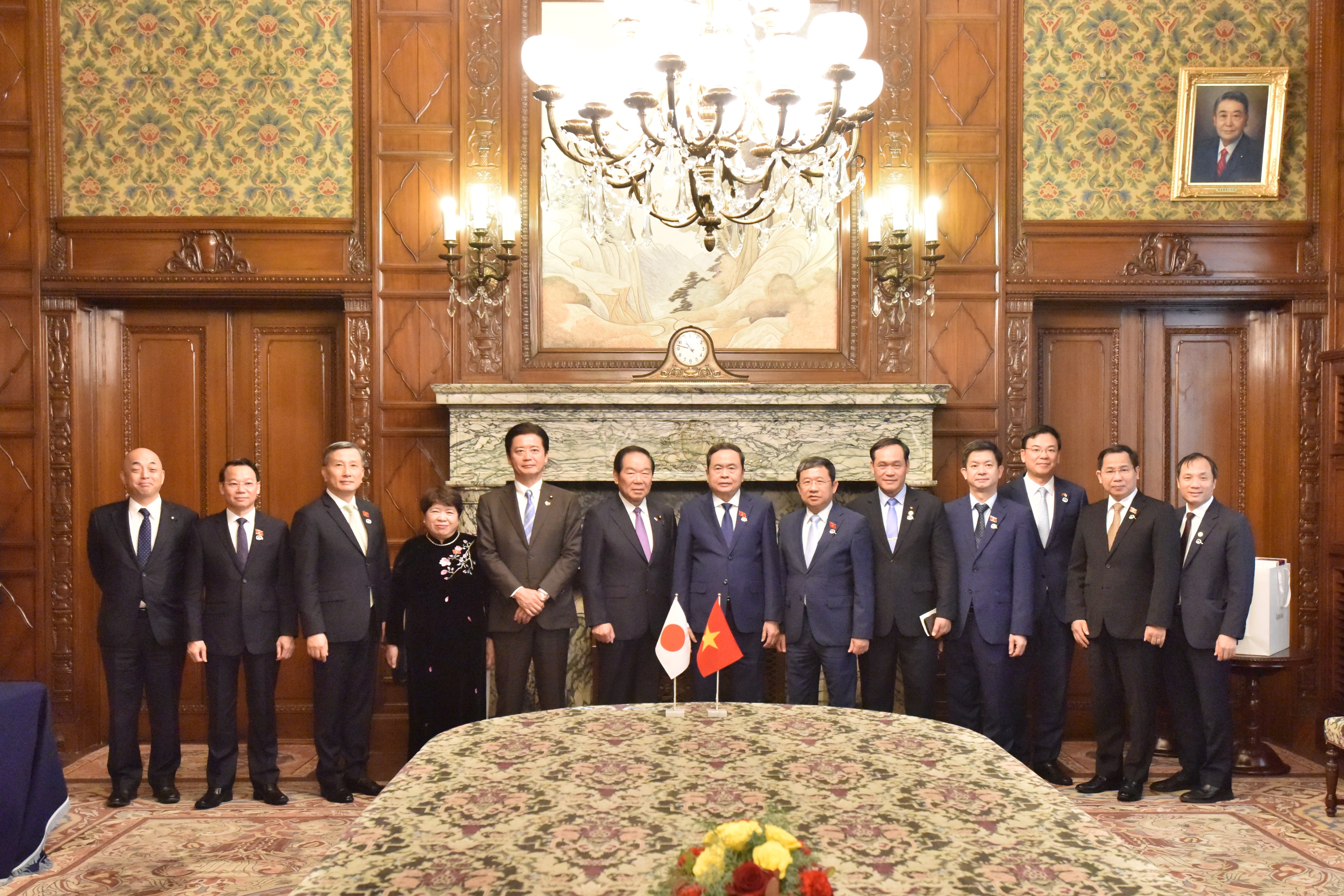 Vietnamese National Assembly President visits Speaker Nukaga: Click on the title or picture to display topic details.