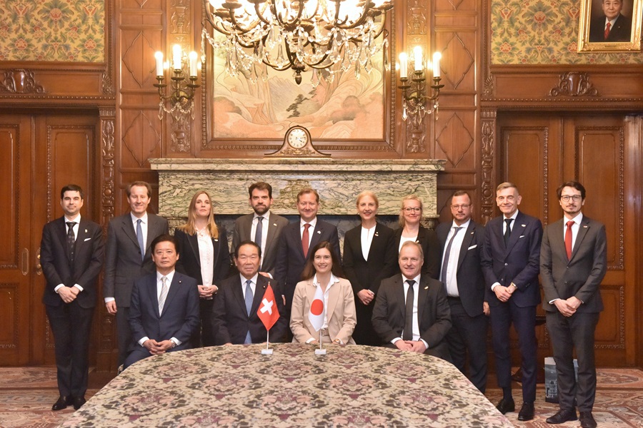 Swiss National Council President visits Speaker Nukaga: Click on the title or picture to display topic details.