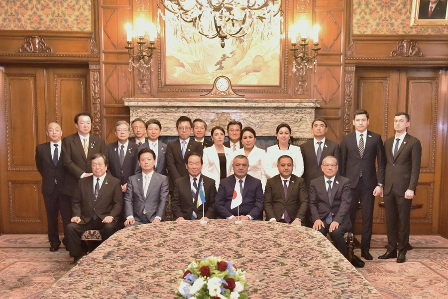 Uzbek Speaker visits Speaker Nukaga: Click on the title or picture to display topic details.