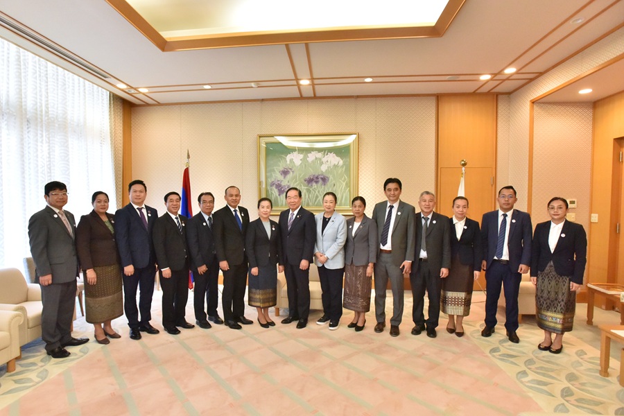 Members of the Lao National Assembly visit Speaker Nukaga: Click on the title or picture to display topic details.