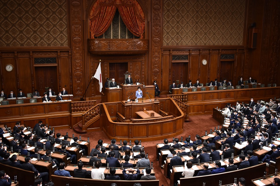 Resolution to strengthen Okinawa's economy and make Okinawa into a peace-making hub on the 50th anniversary of Okinawa's reversion to Japan: Click on the title or picture to display topic details.