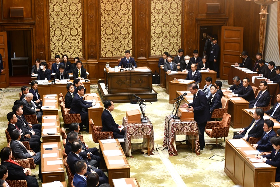 First joint meeting of the Committees of both Houses on Fundamental National Policies of the 217th Diet (Deliberation between party leaders): Click on the title or picture to display topic details.