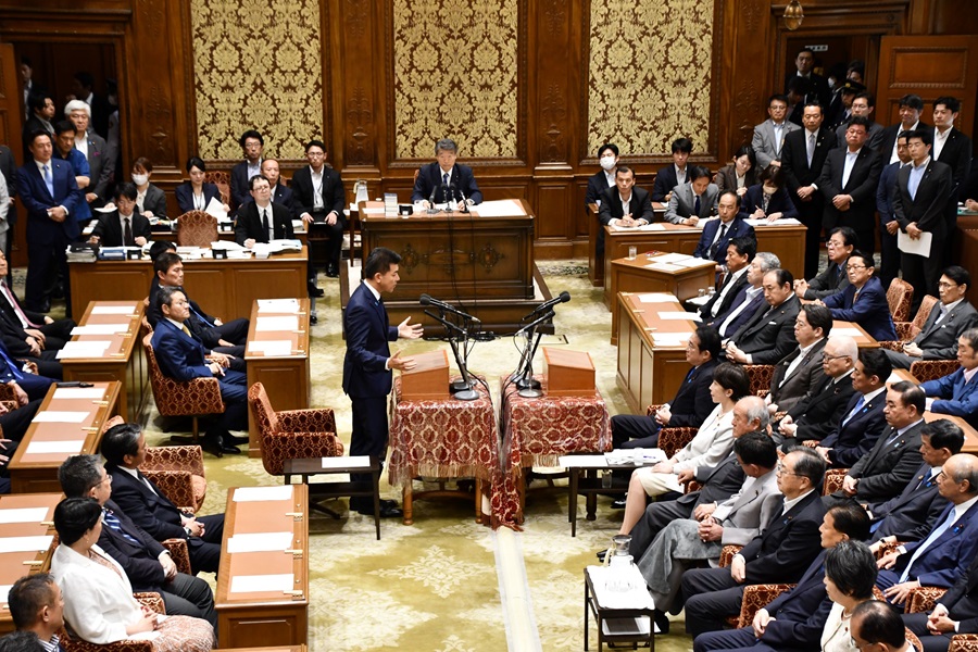 First joint meeting of the Committees of both Houses on Fundamental National Policies of the 213th Diet (Deliberation between party leaders): Click on the title or picture to display topic details.