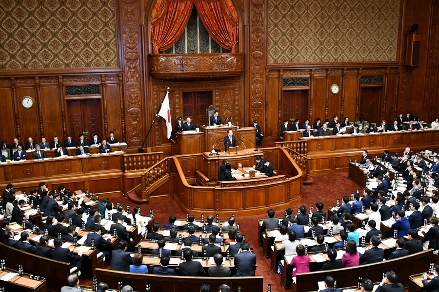 Questions to Ministers (Day 1) — The 217th Ordinary Session of the Diet —:Click on the picture to enlarge it.