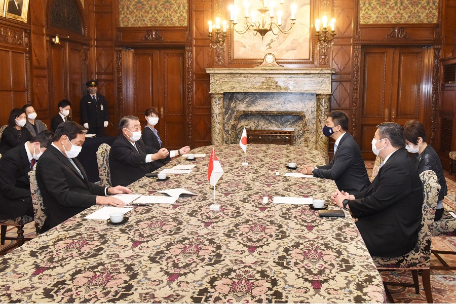Singaporean Speaker visits Speaker Oshima: Click on the picture to display topic details.