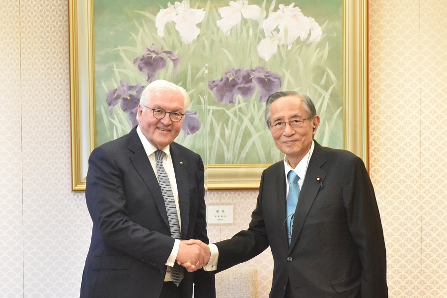 German President visits Speaker Hosoda: Click on the picture to display topic details.