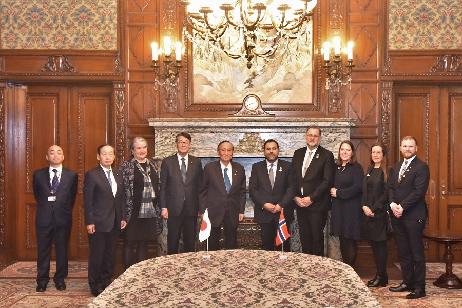 President of the Norwegian Storting visits Speaker Hosoda:Click on the picture to enlarge it.