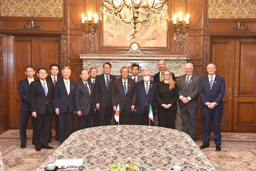 Ceann Comhairle of the Irish Dáil Éireann visits Speaker Hosoda:Click on the picture to enlarge it.